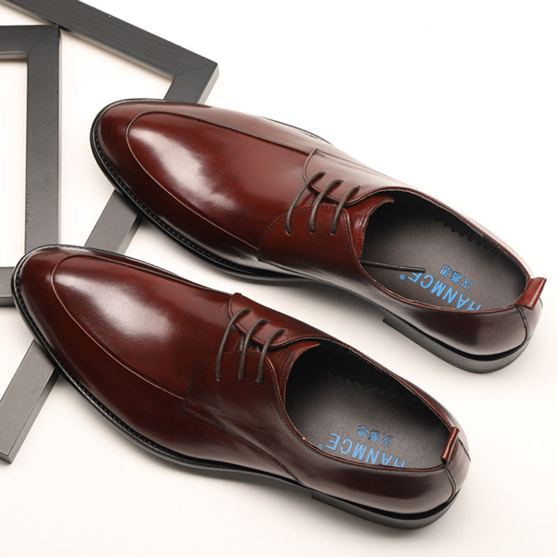 Formal British pointed leather business shoes with a polished finish and sleek design, ideal for professional attire.