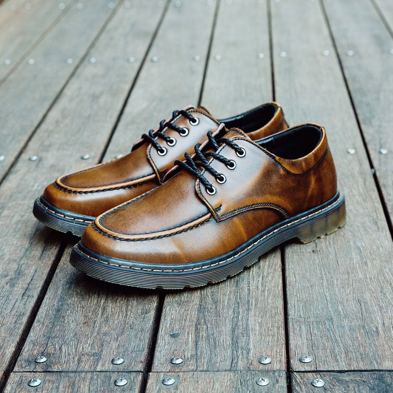 Elegant Top British Leather Shoes showcasing fine craftsmanship and rich leather texture in a classic design.